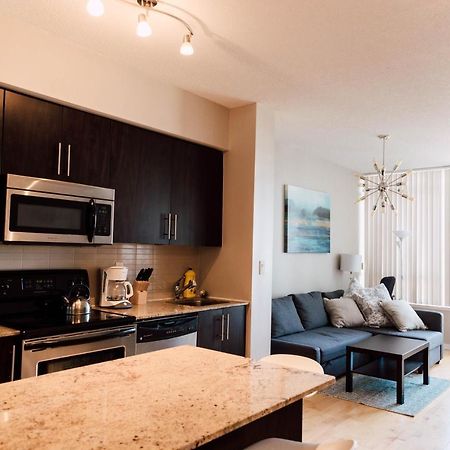 Sarkar Suites - Maple Leaf Square Торонто Екстер'єр фото