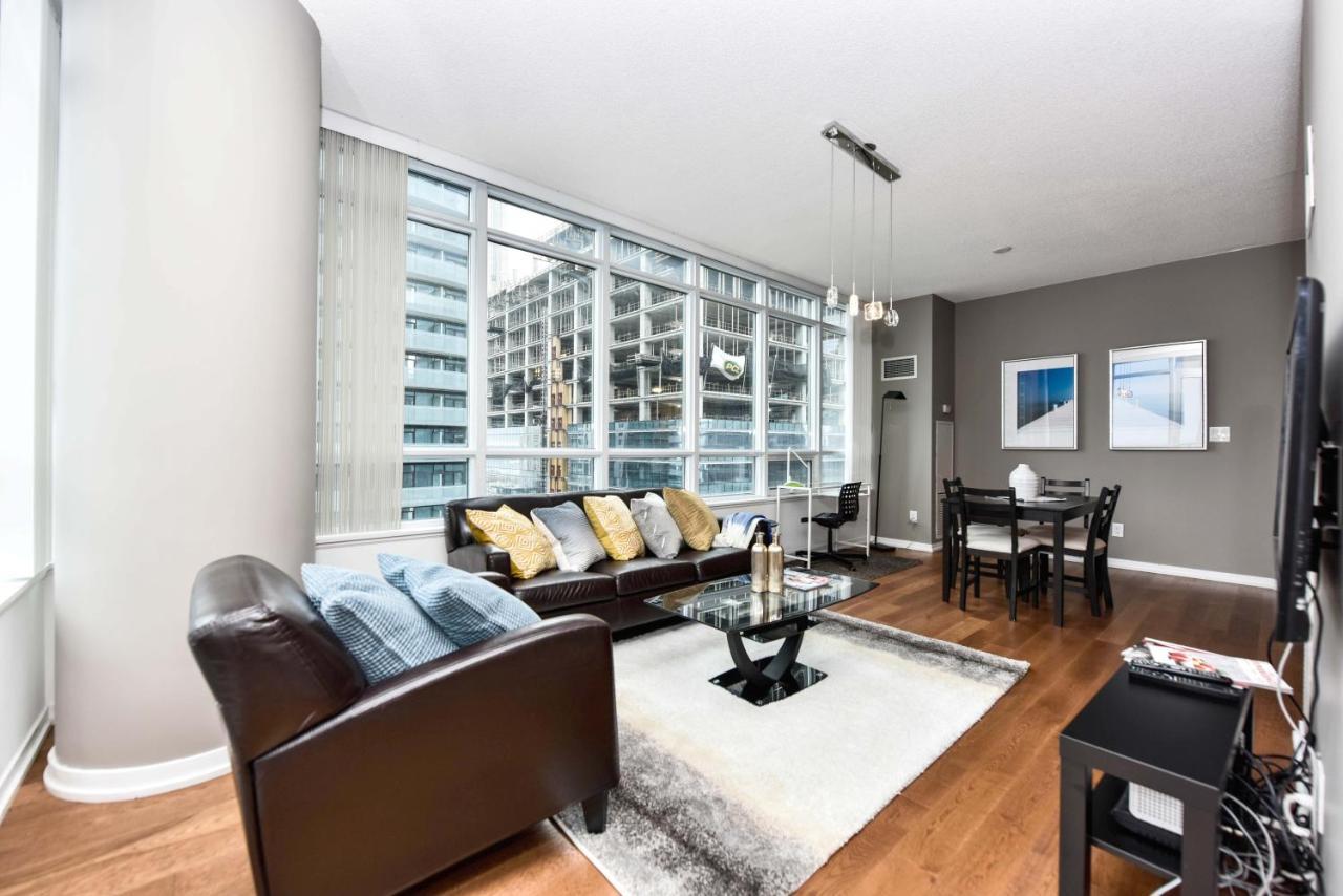 Sarkar Suites - Maple Leaf Square Торонто Екстер'єр фото