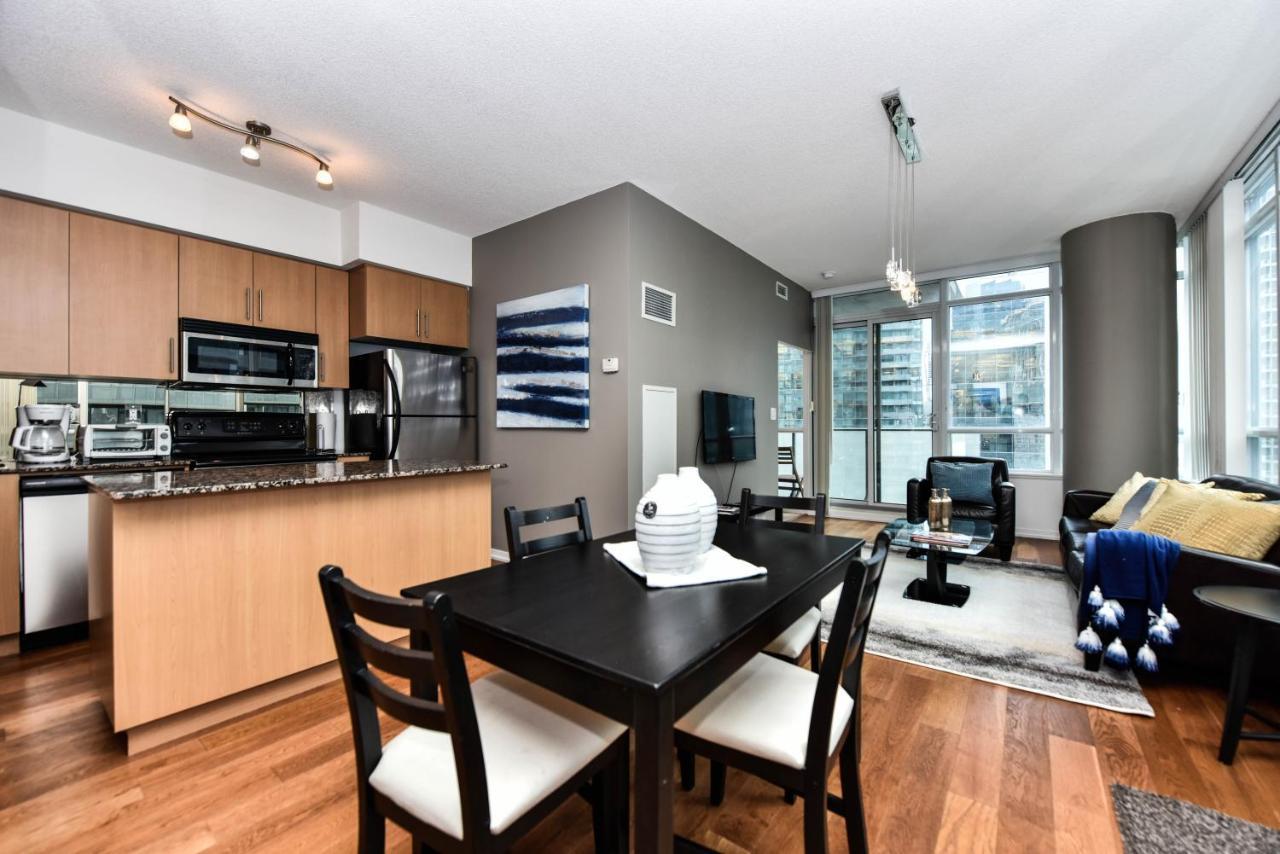 Sarkar Suites - Maple Leaf Square Торонто Екстер'єр фото