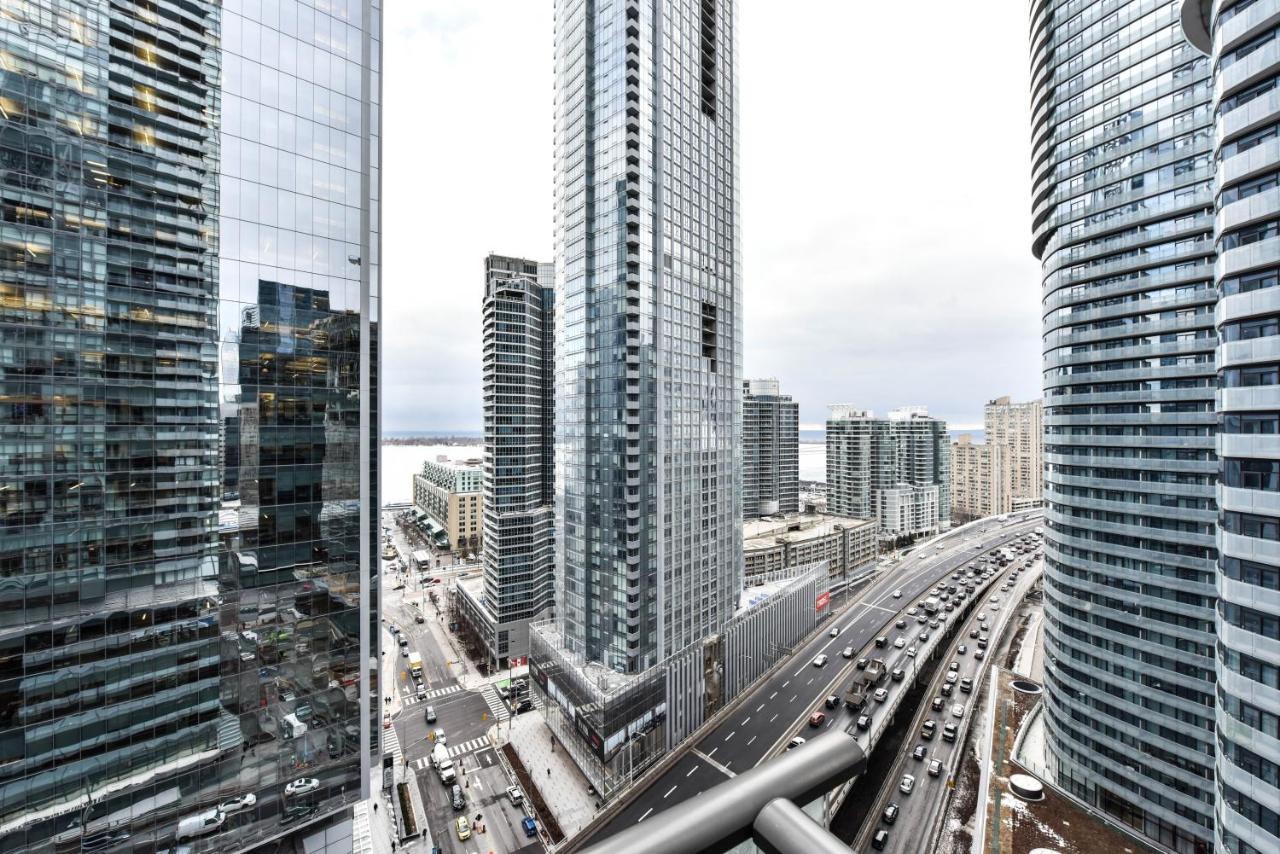 Sarkar Suites - Maple Leaf Square Торонто Екстер'єр фото