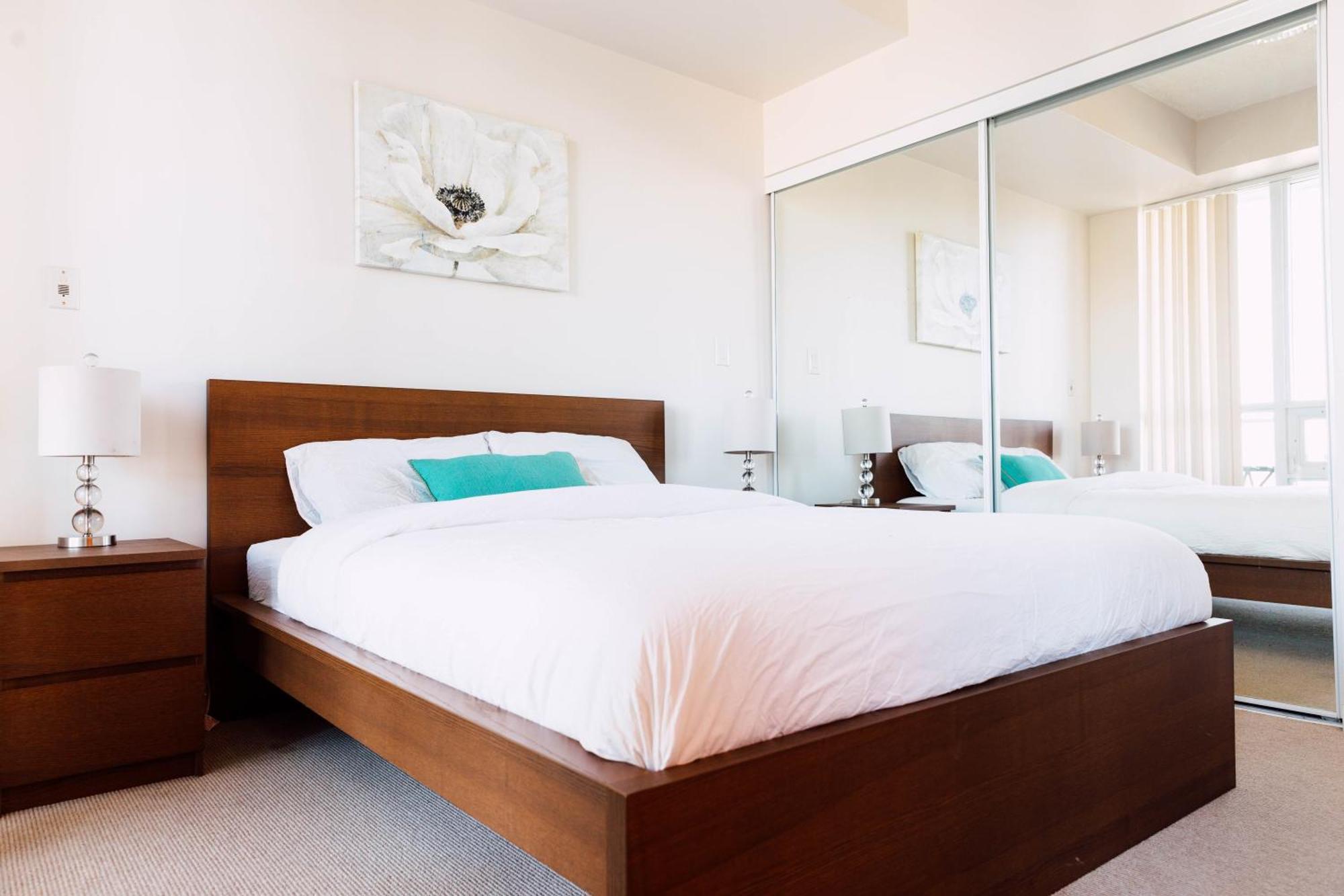 Sarkar Suites - Maple Leaf Square Торонто Екстер'єр фото