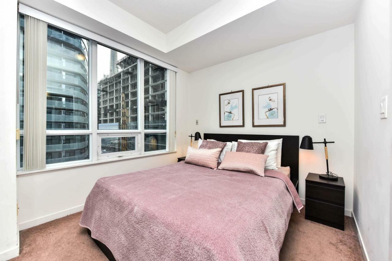 Sarkar Suites - Maple Leaf Square Торонто Екстер'єр фото