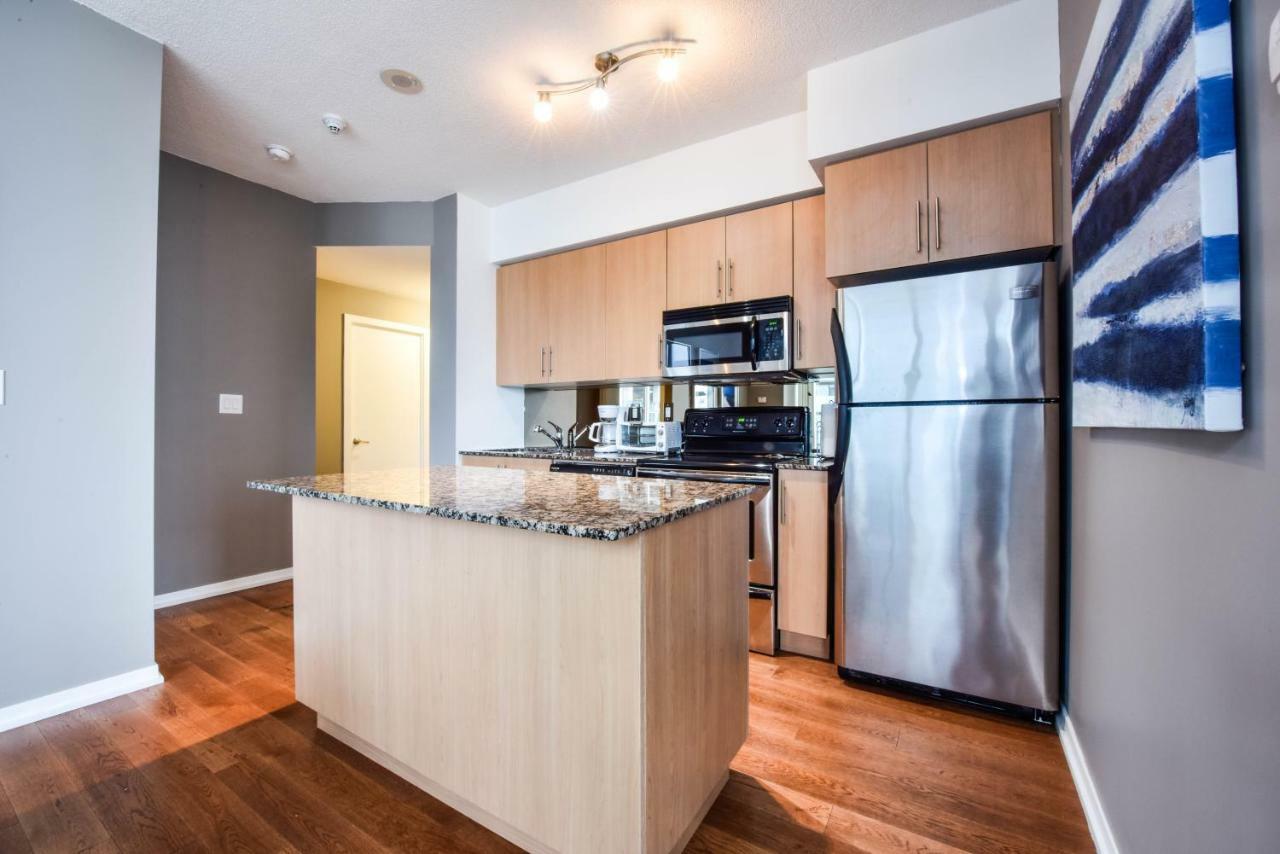 Sarkar Suites - Maple Leaf Square Торонто Екстер'єр фото