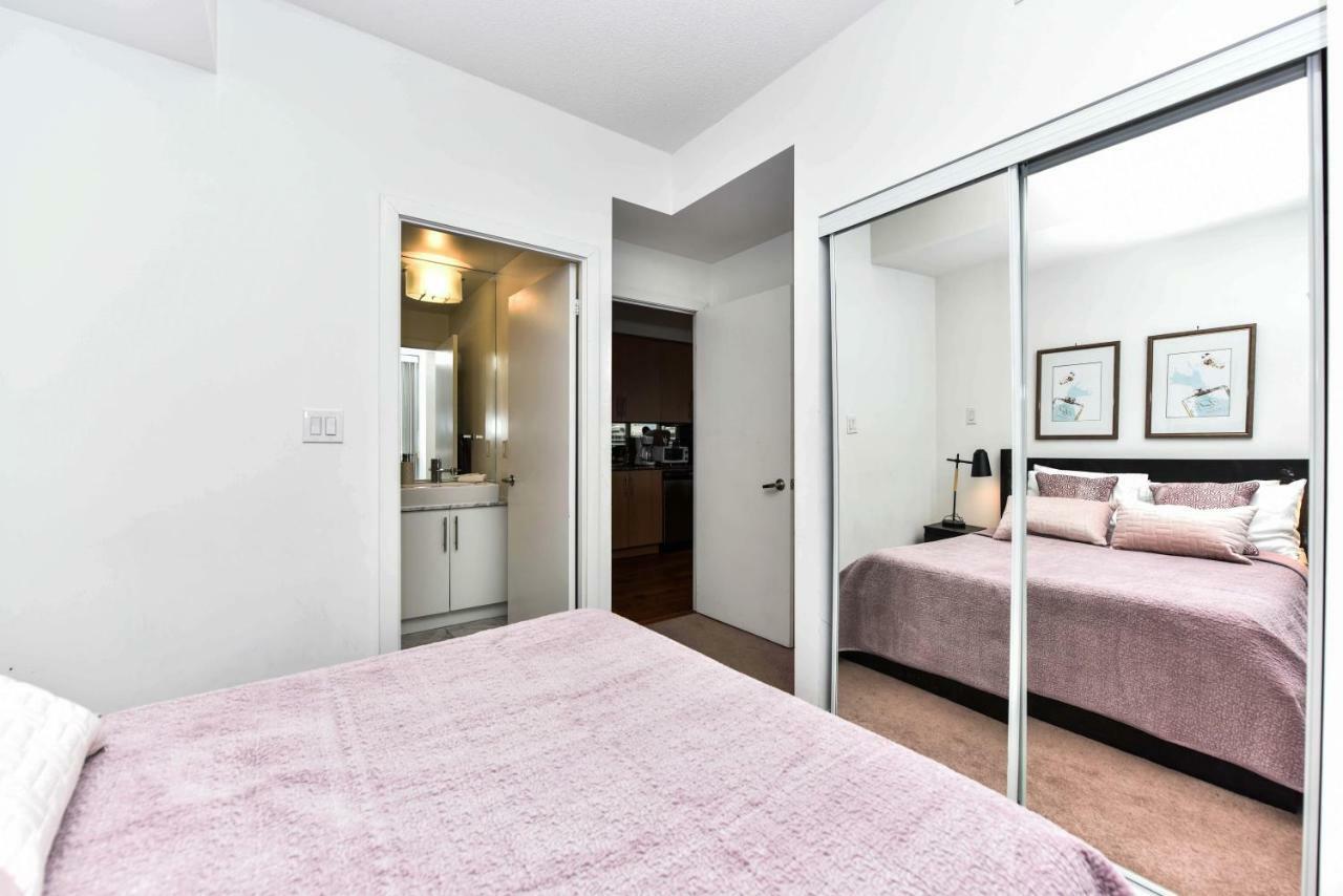 Sarkar Suites - Maple Leaf Square Торонто Екстер'єр фото