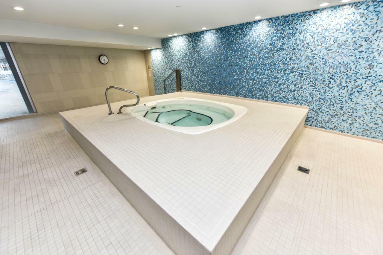 Sarkar Suites - Maple Leaf Square Торонто Екстер'єр фото