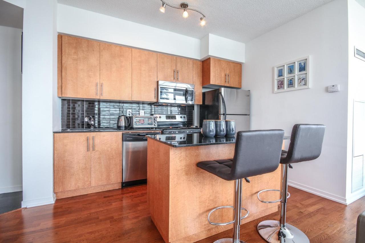 Sarkar Suites - Maple Leaf Square Торонто Екстер'єр фото