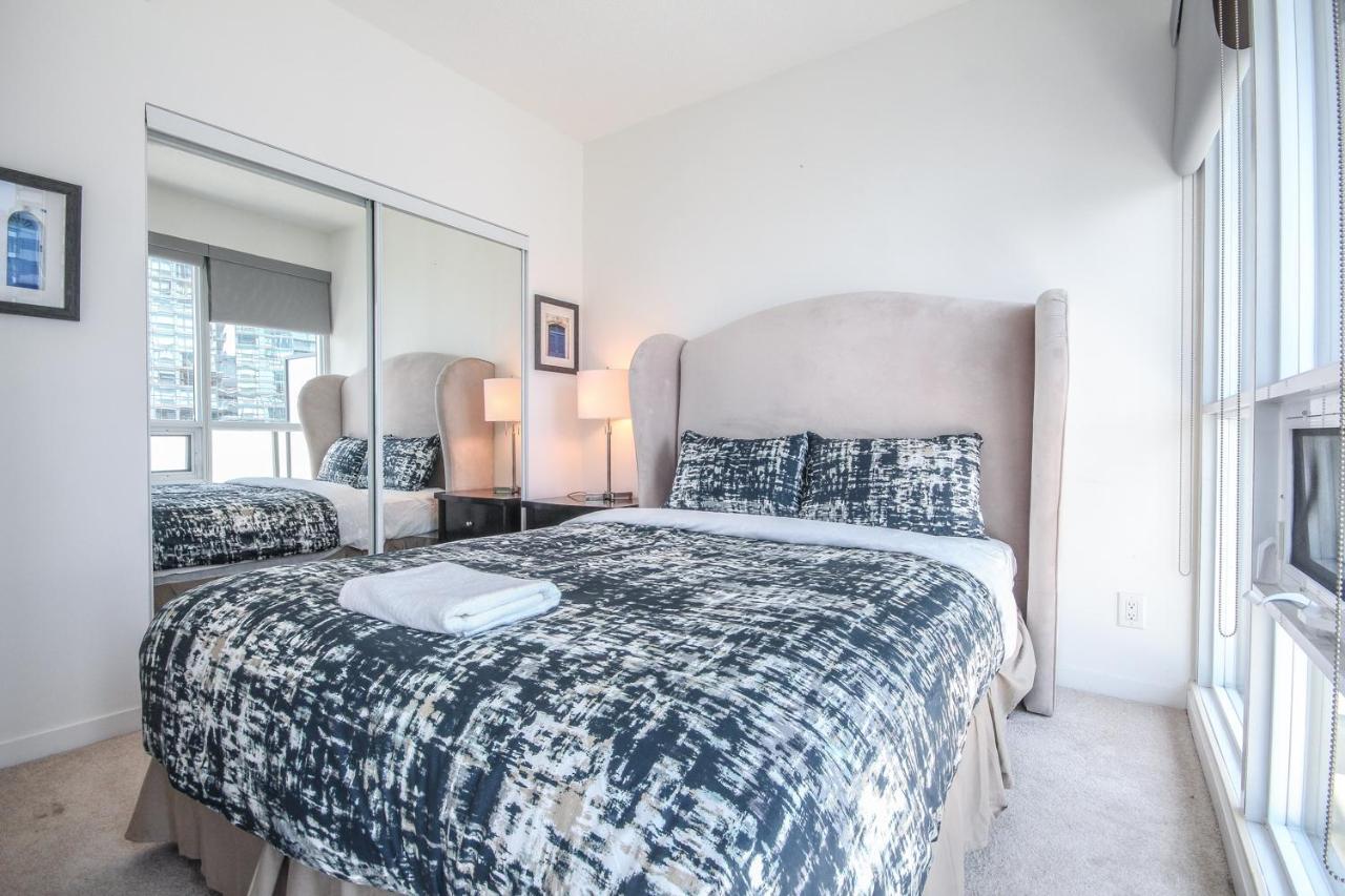 Sarkar Suites - Maple Leaf Square Торонто Екстер'єр фото