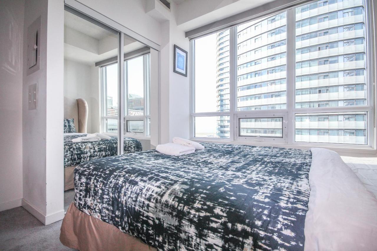 Sarkar Suites - Maple Leaf Square Торонто Екстер'єр фото