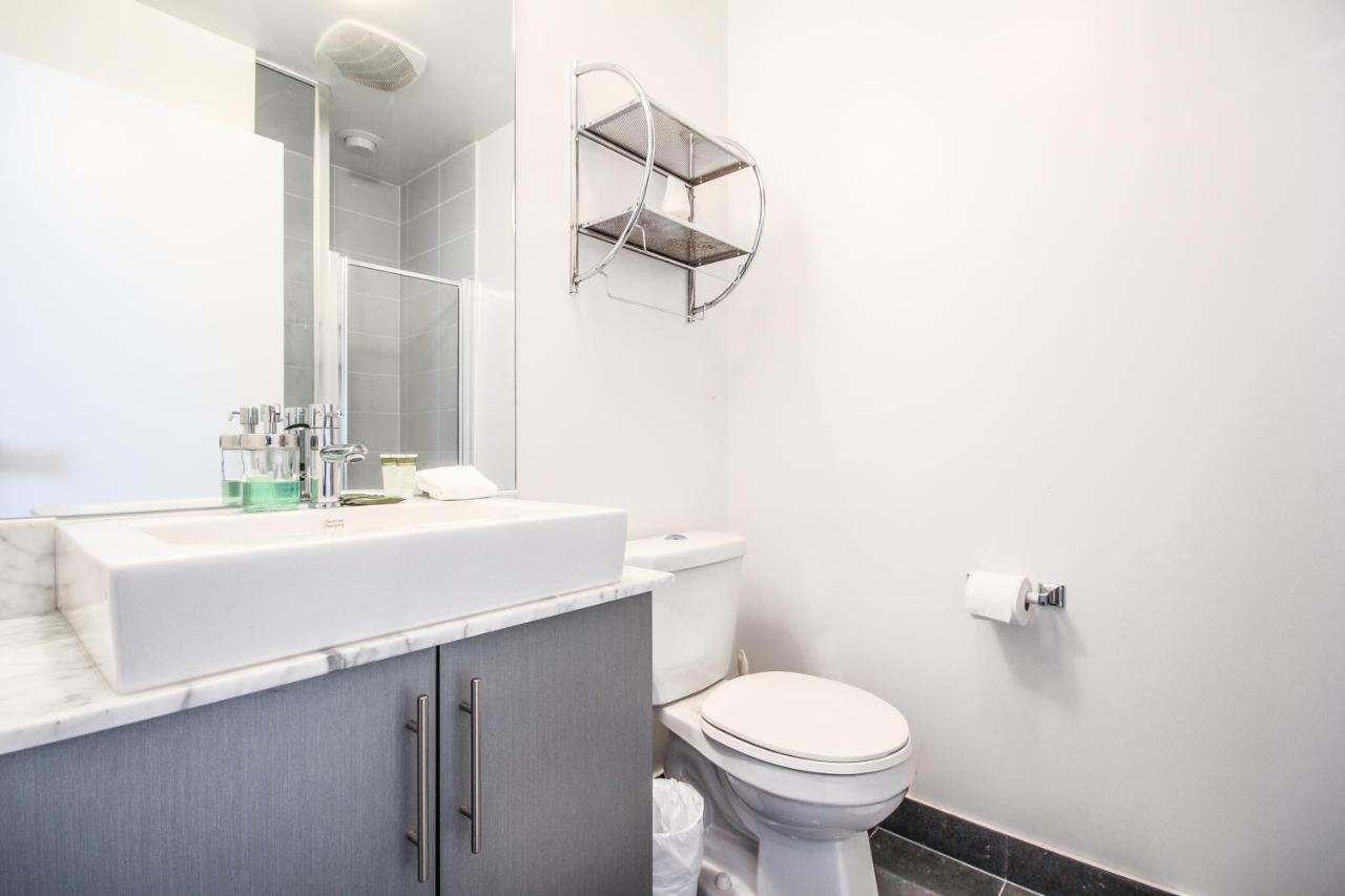 Sarkar Suites - Maple Leaf Square Торонто Екстер'єр фото