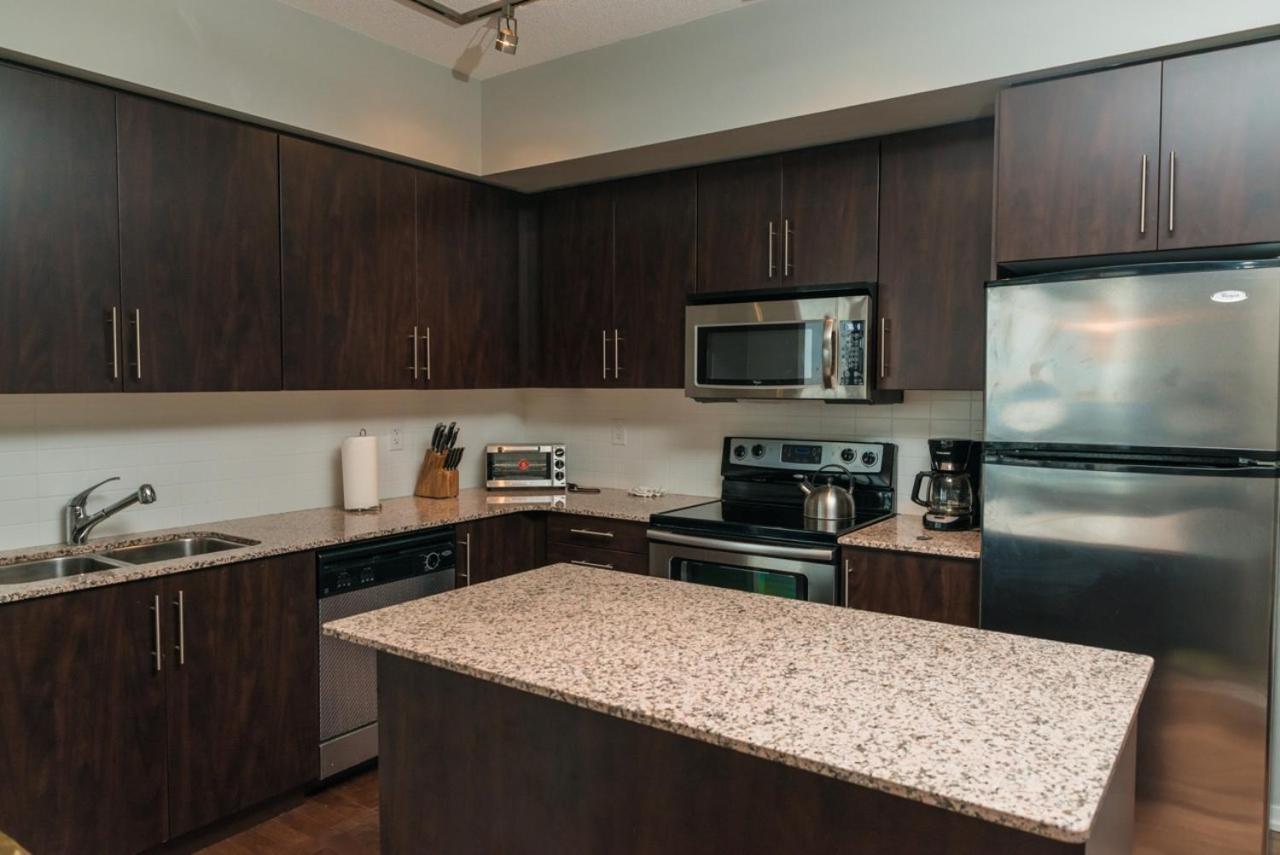 Sarkar Suites - Maple Leaf Square Торонто Екстер'єр фото
