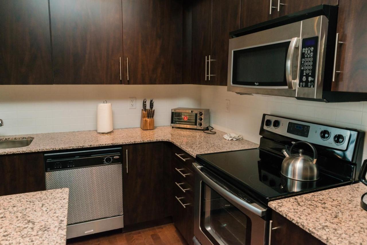Sarkar Suites - Maple Leaf Square Торонто Екстер'єр фото