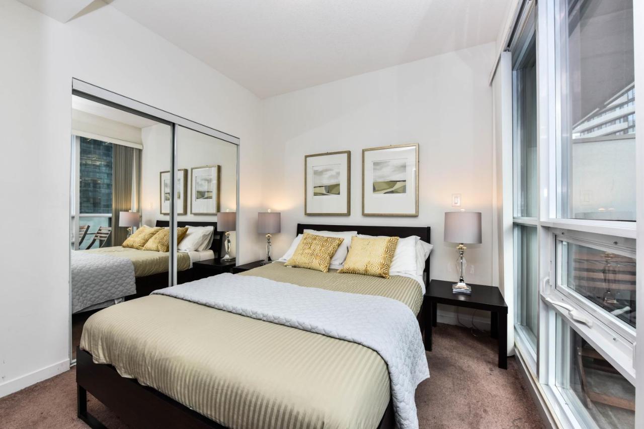Sarkar Suites - Maple Leaf Square Торонто Екстер'єр фото