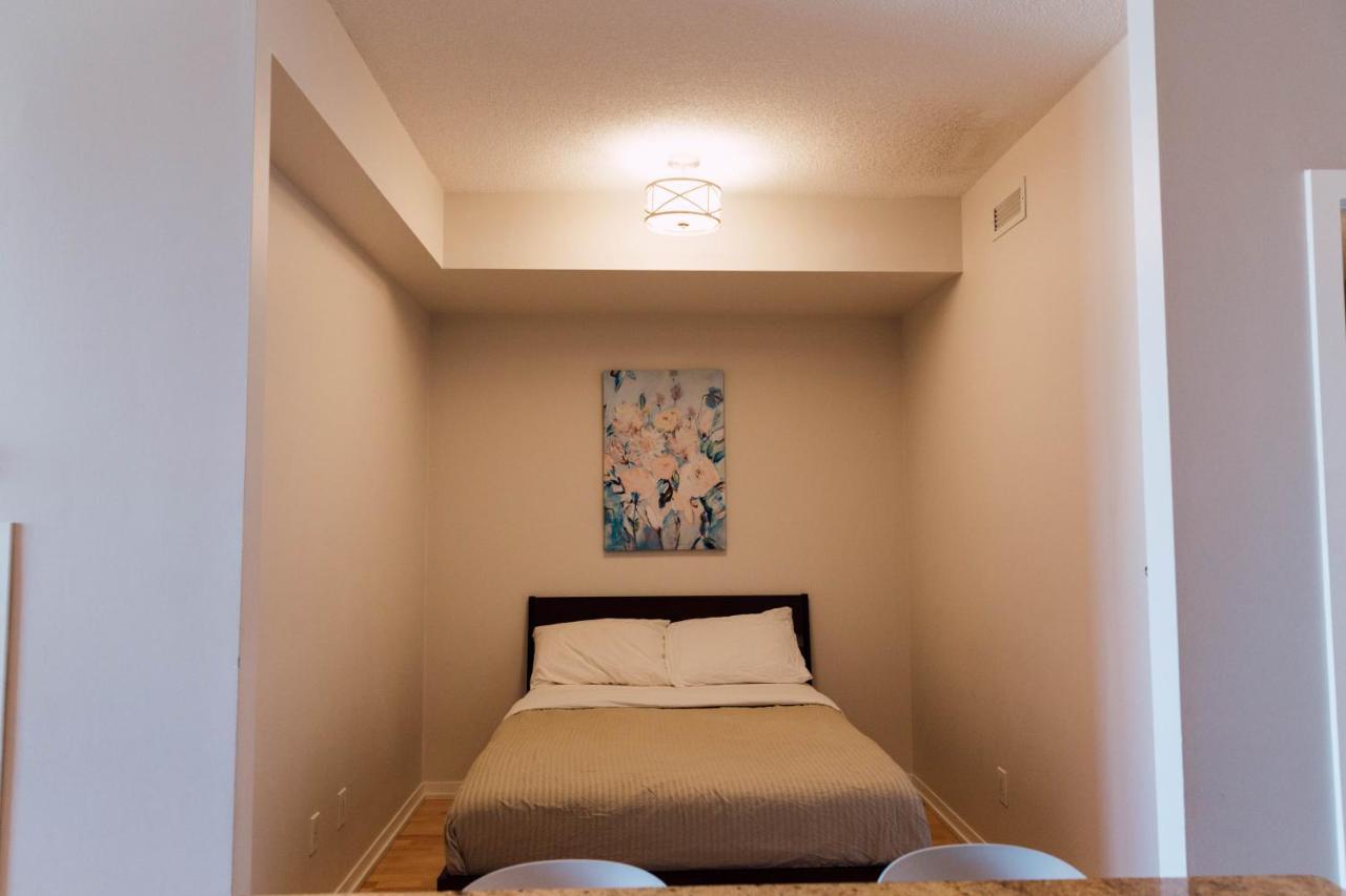 Sarkar Suites - Maple Leaf Square Торонто Екстер'єр фото