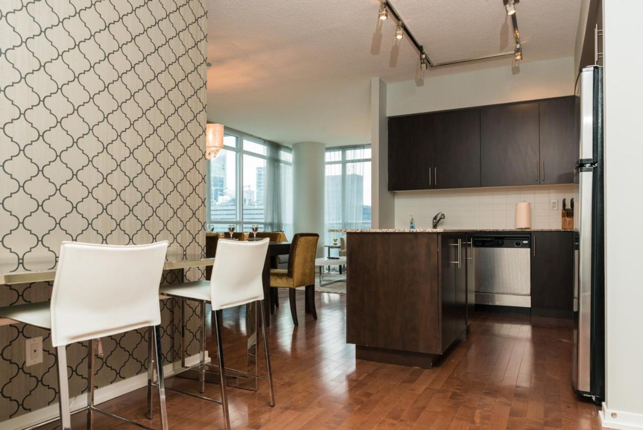 Sarkar Suites - Maple Leaf Square Торонто Екстер'єр фото