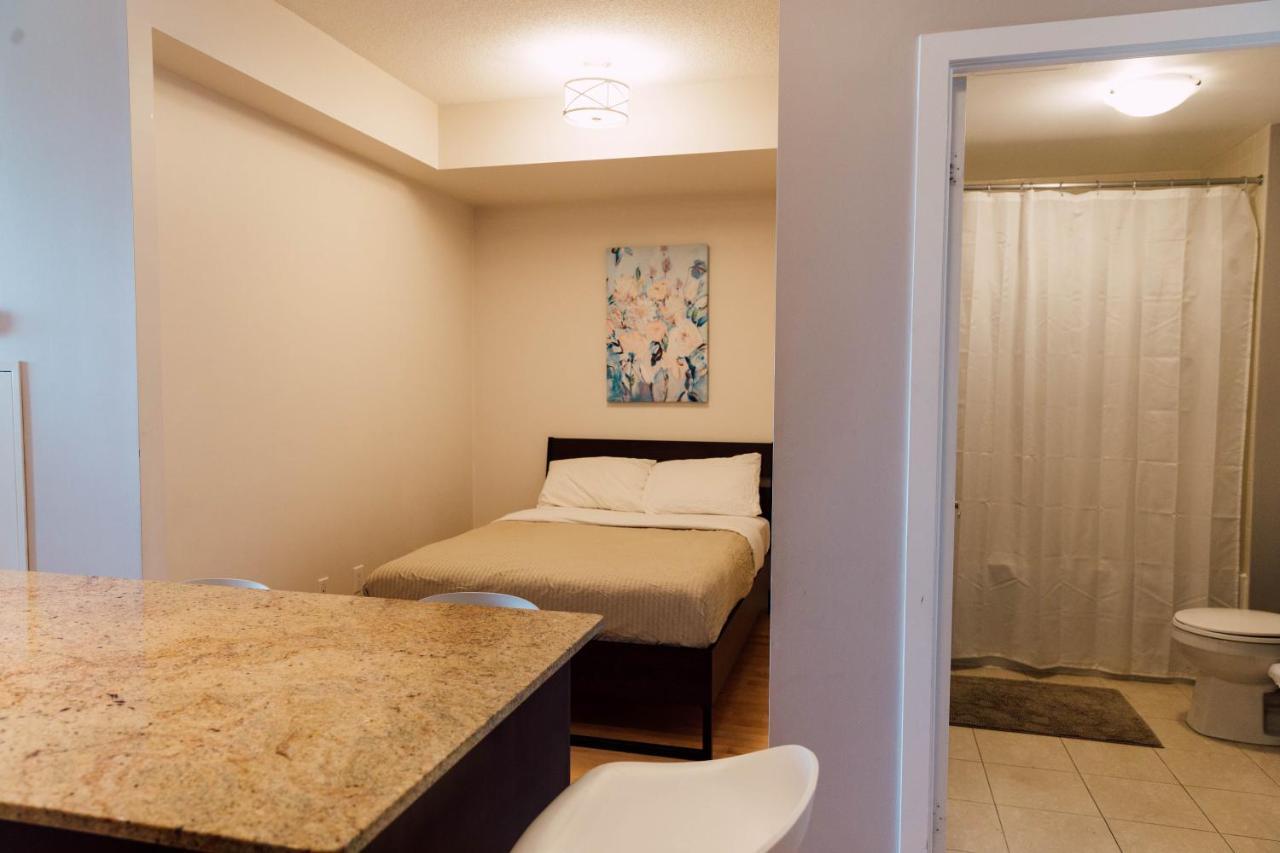 Sarkar Suites - Maple Leaf Square Торонто Екстер'єр фото